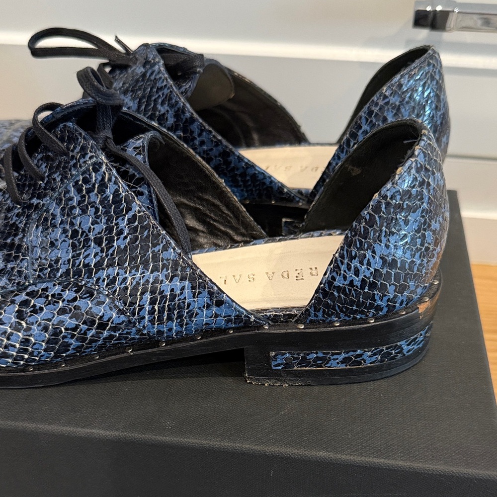 Freda Salvador Women’s Black and Blue Snakeskin Oxfords - Picture 7 of 8